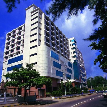 Yuzana Hotel Янгон Экстерьер фото