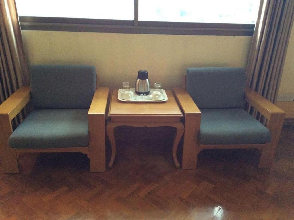Yuzana Hotel Янгон Экстерьер фото