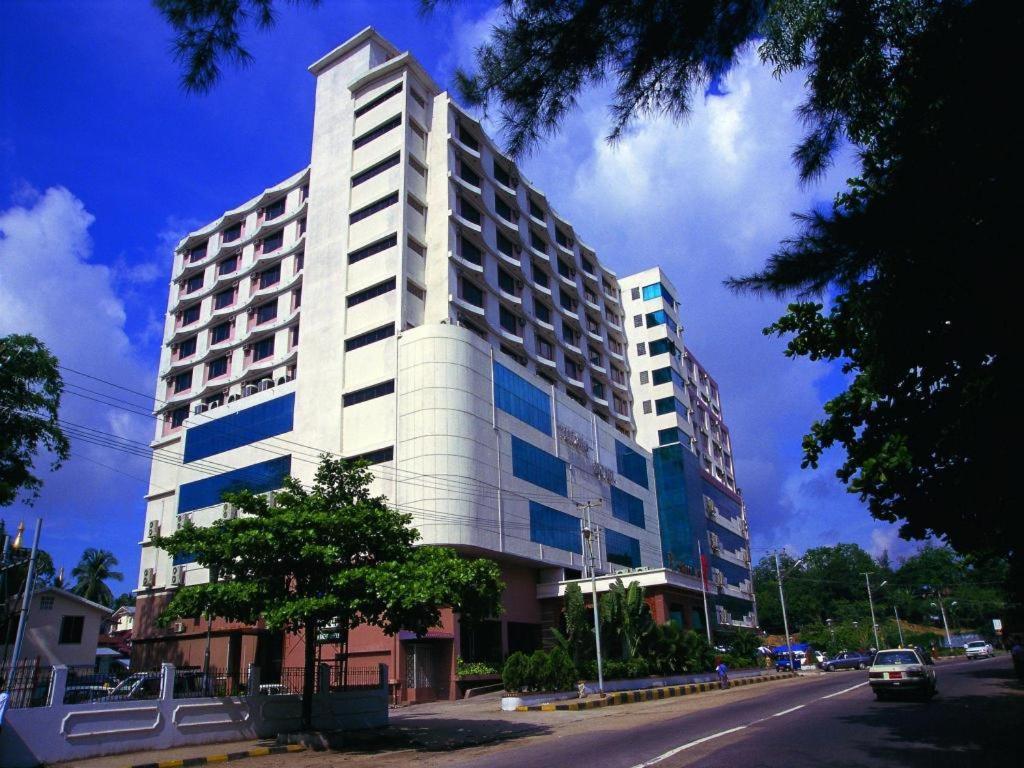 Yuzana Hotel Янгон Экстерьер фото