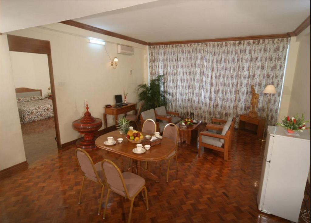 Yuzana Hotel Янгон Экстерьер фото