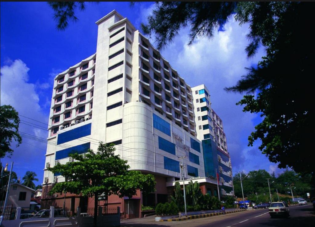 Yuzana Hotel Янгон Экстерьер фото