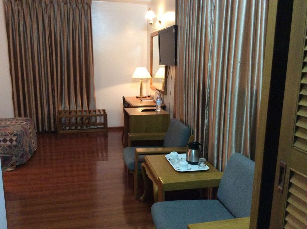 Yuzana Hotel Янгон Экстерьер фото