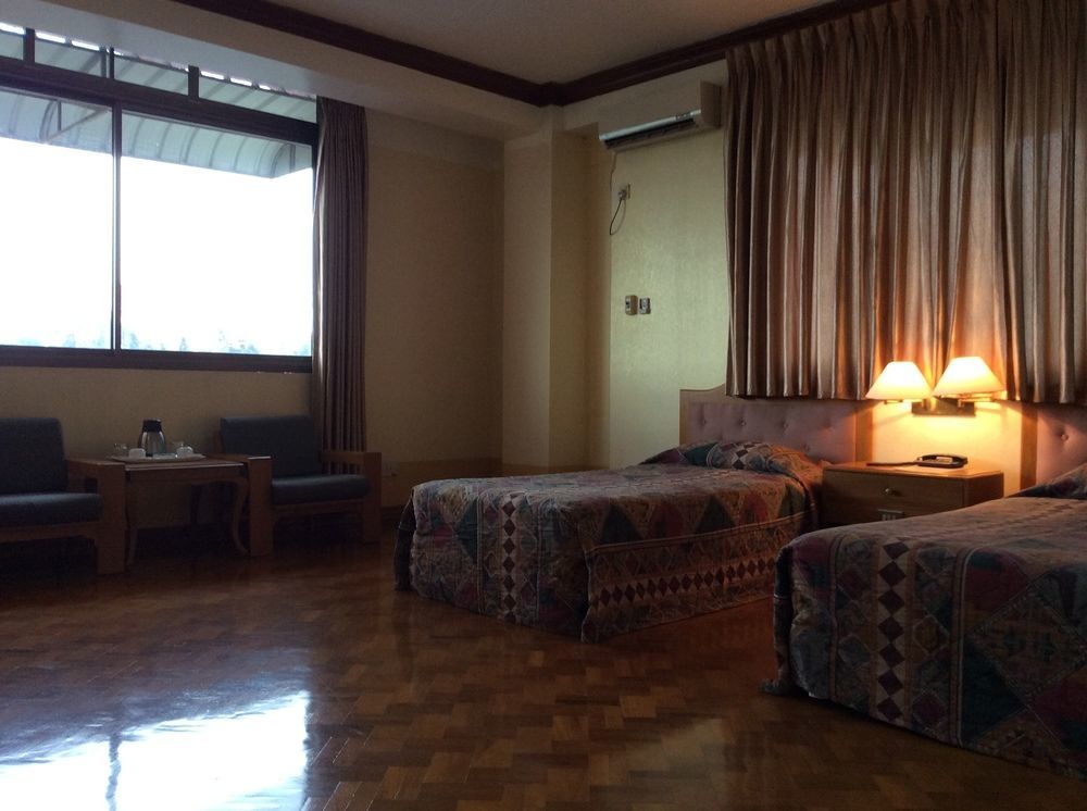 Yuzana Hotel Янгон Экстерьер фото