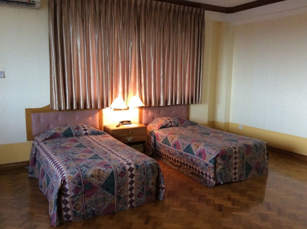 Yuzana Hotel Янгон Экстерьер фото