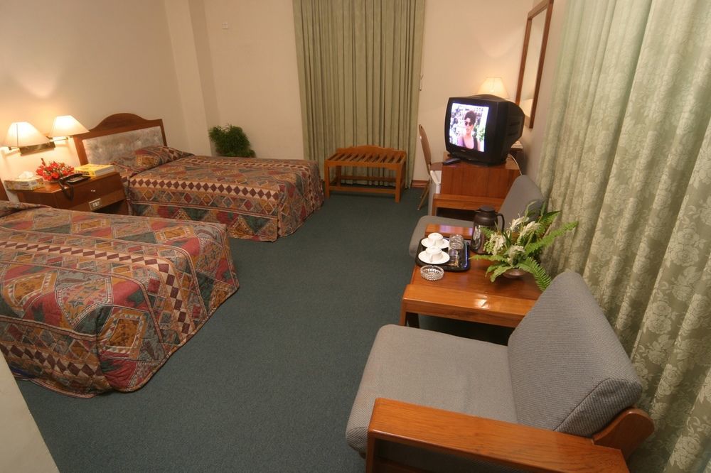 Yuzana Hotel Янгон Экстерьер фото